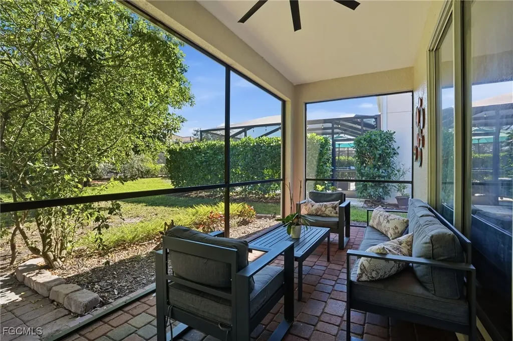 2469 Heydon Circle E Naples FL 34120