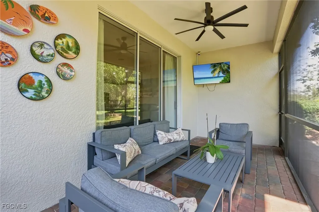 2469 Heydon Circle E Naples FL 34120