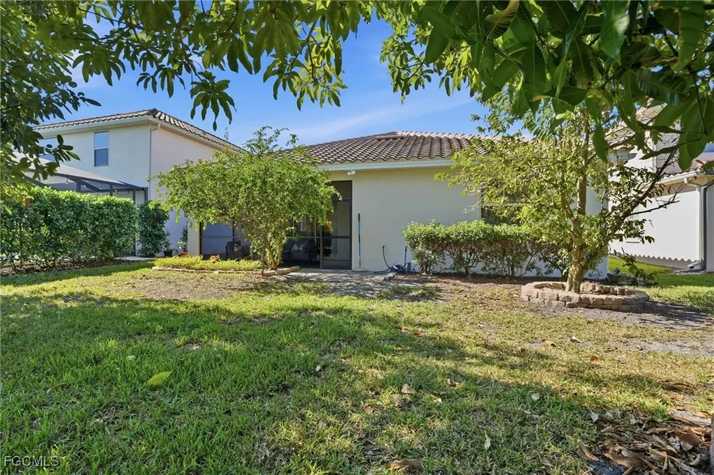 2469 Heydon Circle E Naples FL 34120