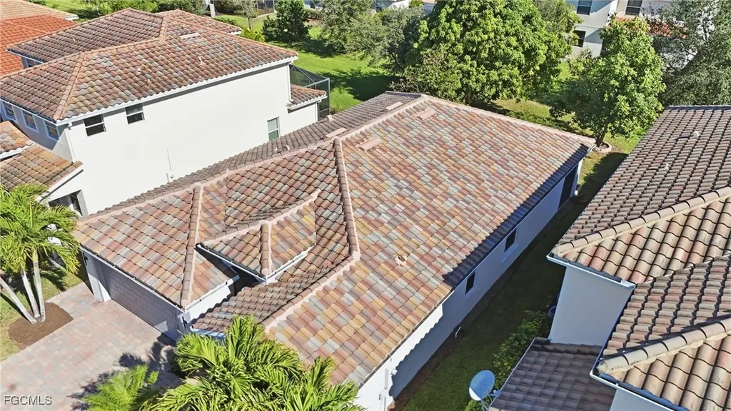 2469 Heydon Circle E Naples FL 34120