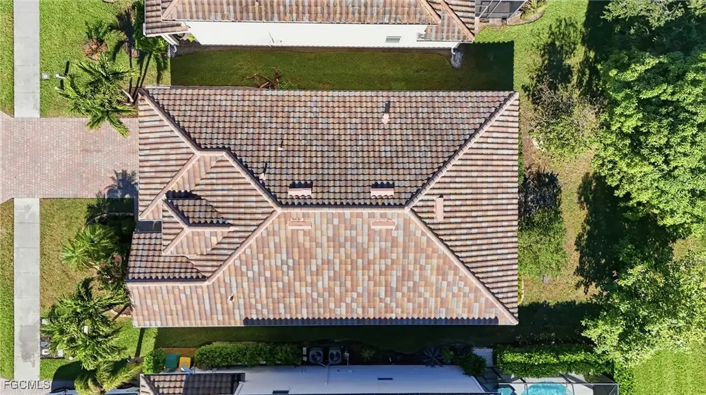 2469 Heydon Circle E Naples FL 34120