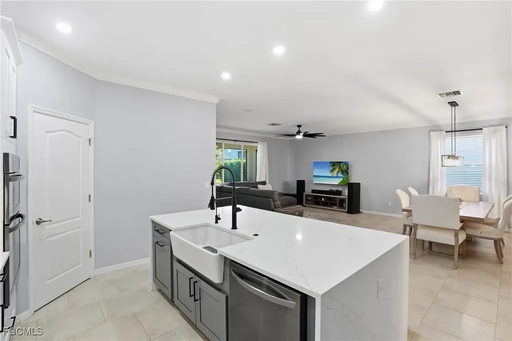 2469 Heydon Circle E Naples FL 34120