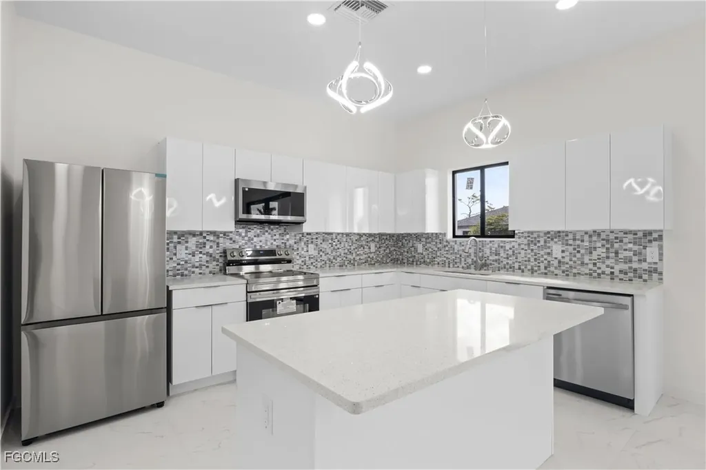 2810 NW 19th Avenue Cape Coral FL 33993