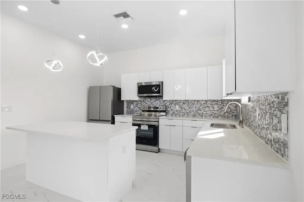 2810 NW 19th Avenue Cape Coral FL 33993