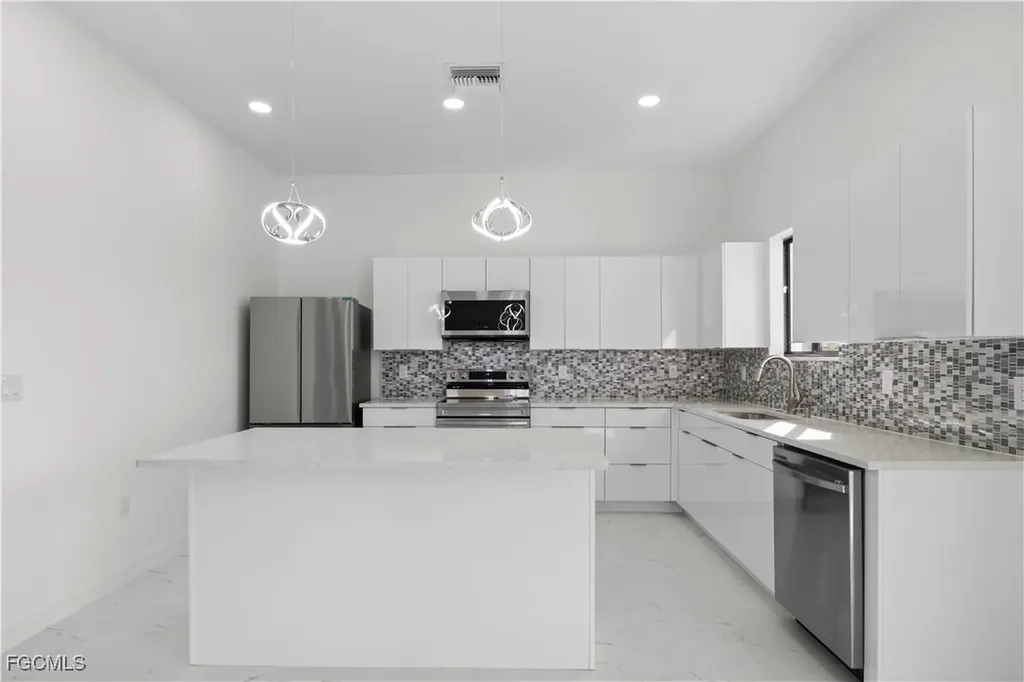 2810 NW 19th Avenue Cape Coral FL 33993