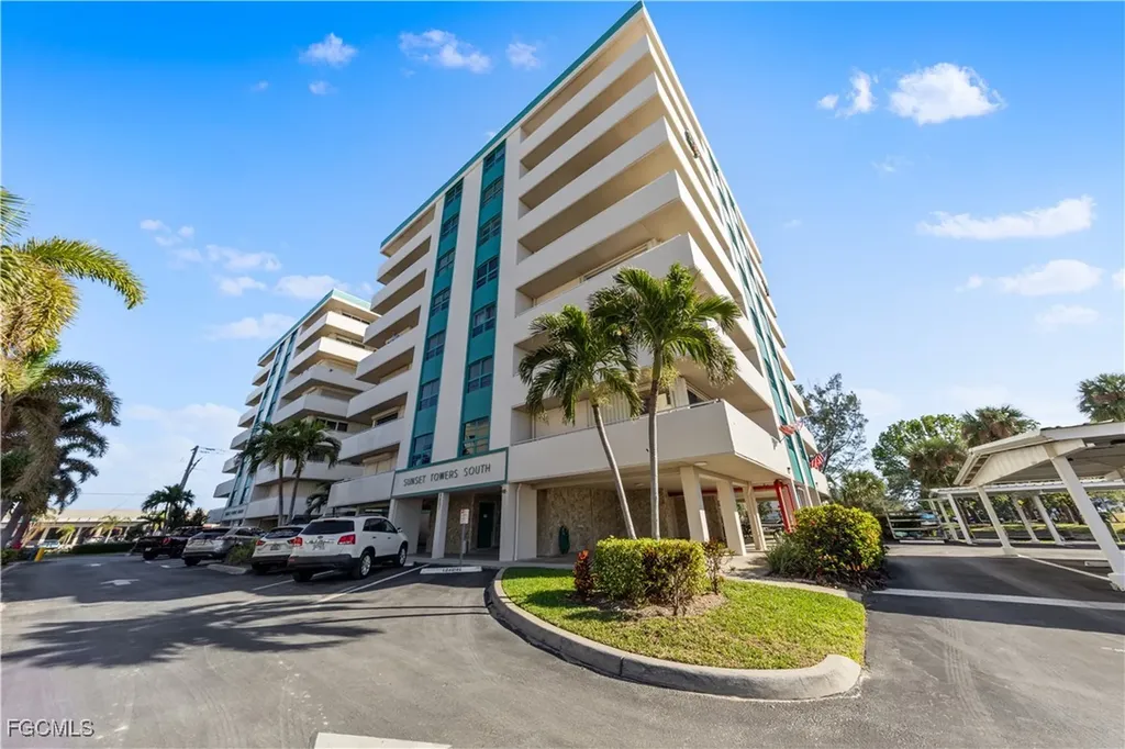 4807 Sunset Court Cape Coral FL 33904