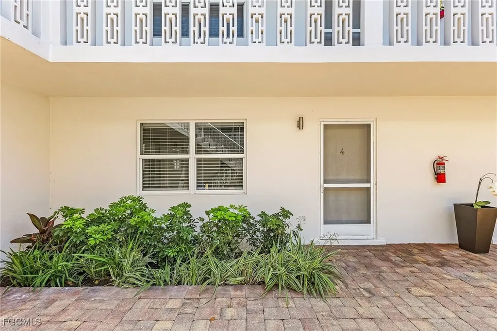 780 10th Avenue S Naples FL 34102