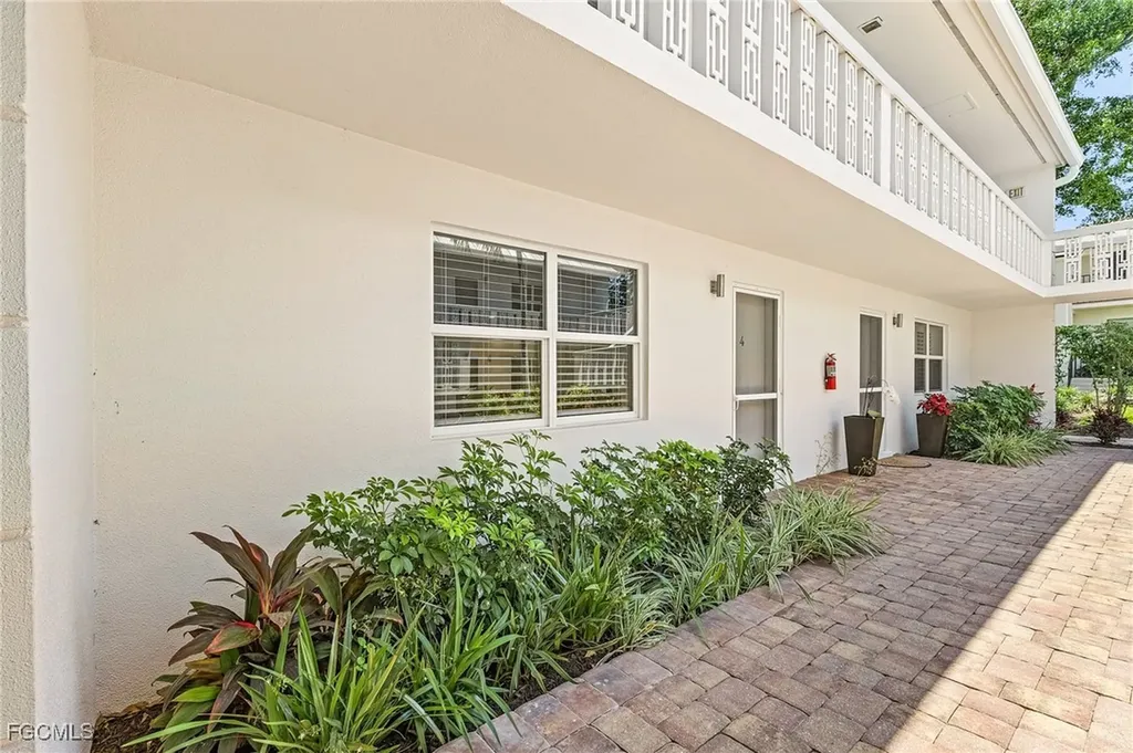 780 10th Avenue S Naples FL 34102