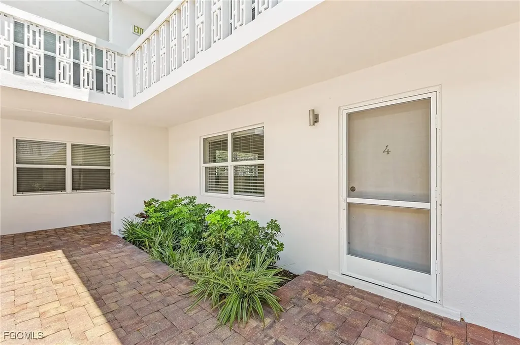 780 10th Avenue S Naples FL 34102