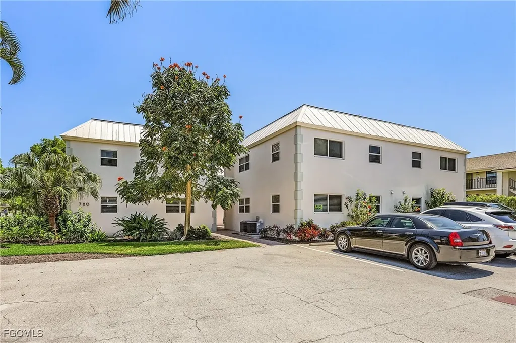 780 10th Avenue S Naples FL 34102