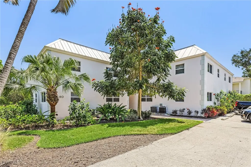 780 10th Avenue S Naples FL 34102