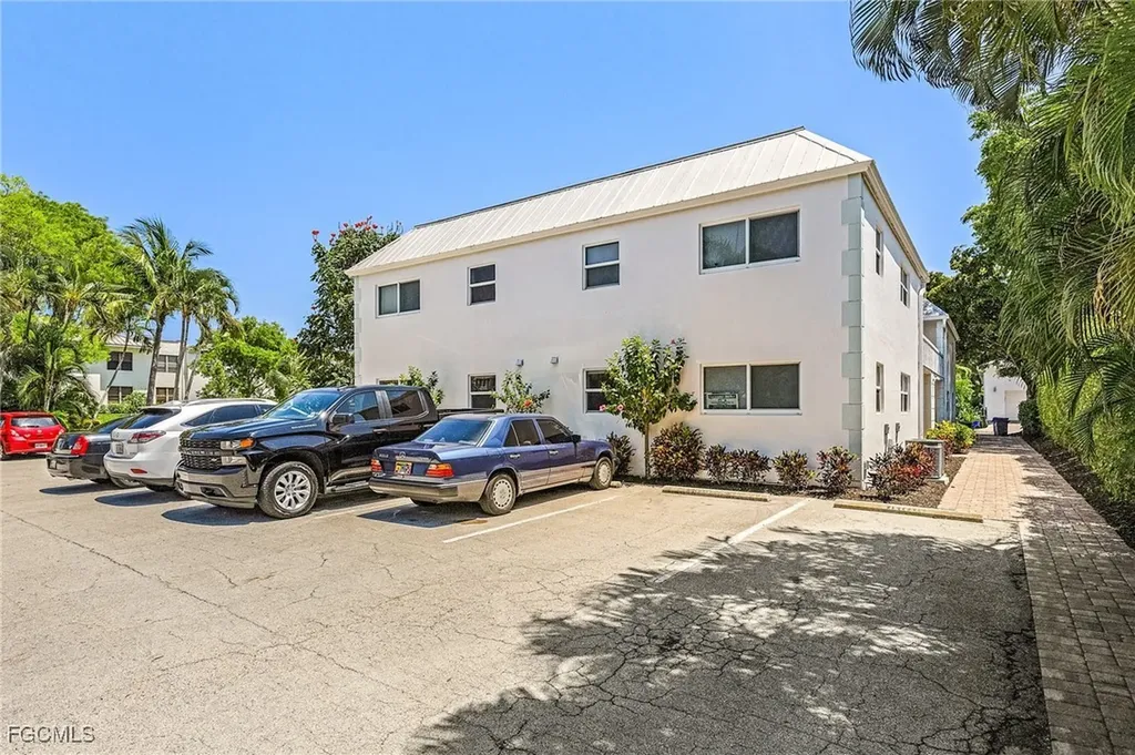 780 10th Avenue S Naples FL 34102