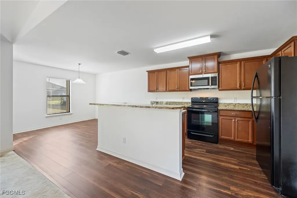 1908 SW 12th Terrace Cape Coral FL 33991