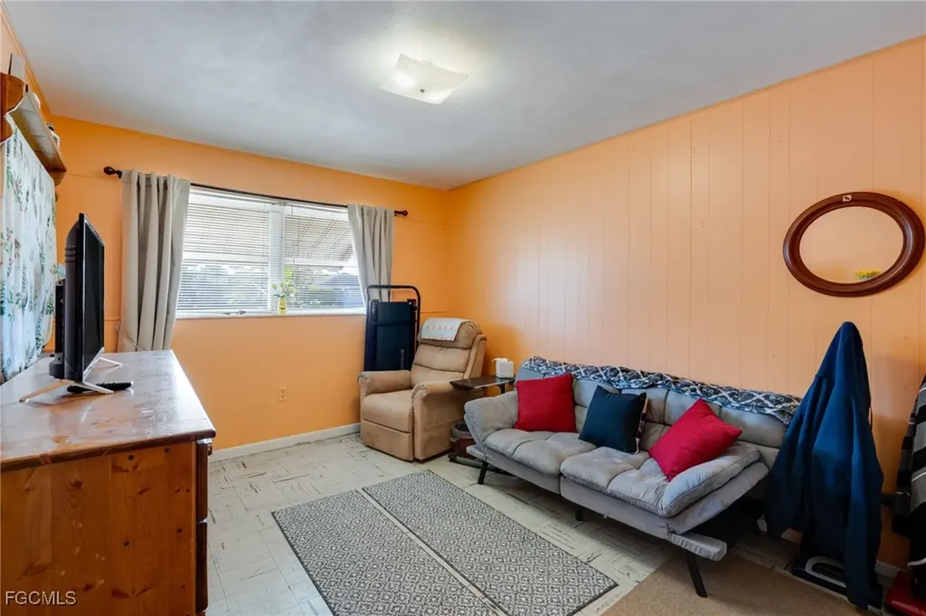 2367 Dover Avenue Fort Myers FL 33907