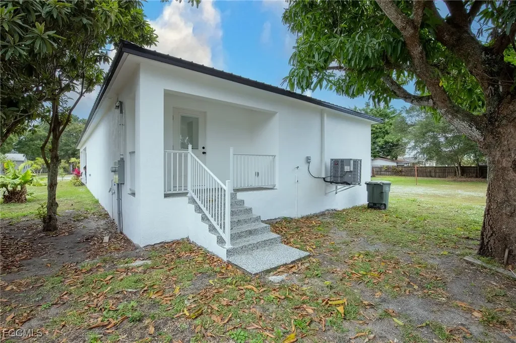 332 W Ventura Avenue Clewiston FL 33440