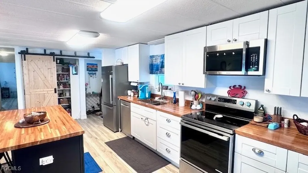 5519 Sir Walter Way North Fort Myers FL 33917