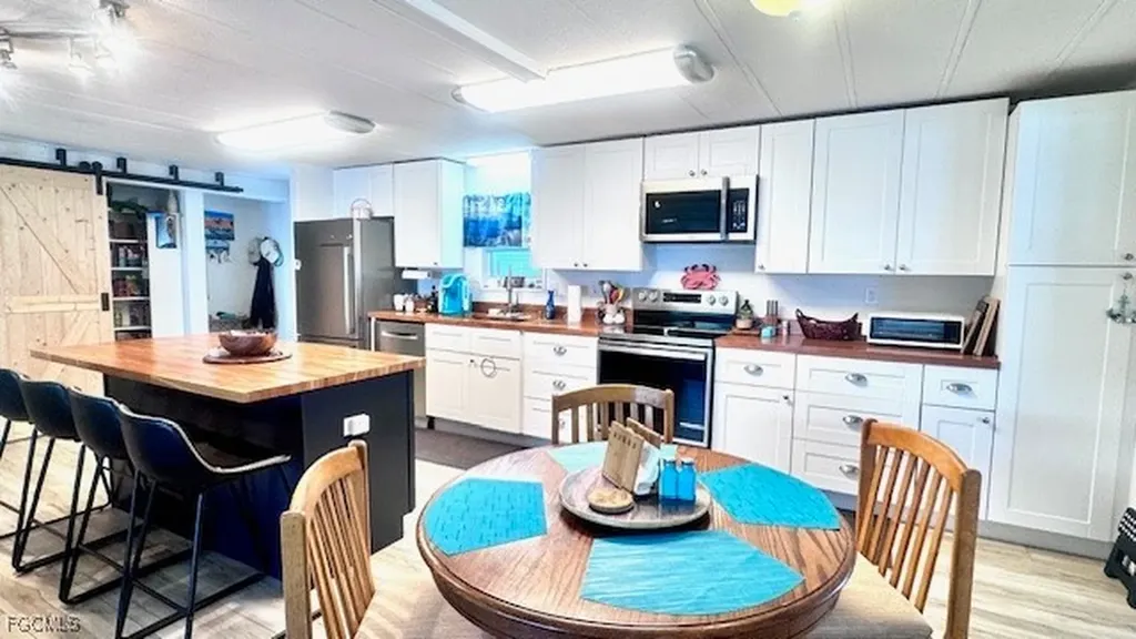 5519 Sir Walter Way North Fort Myers FL 33917