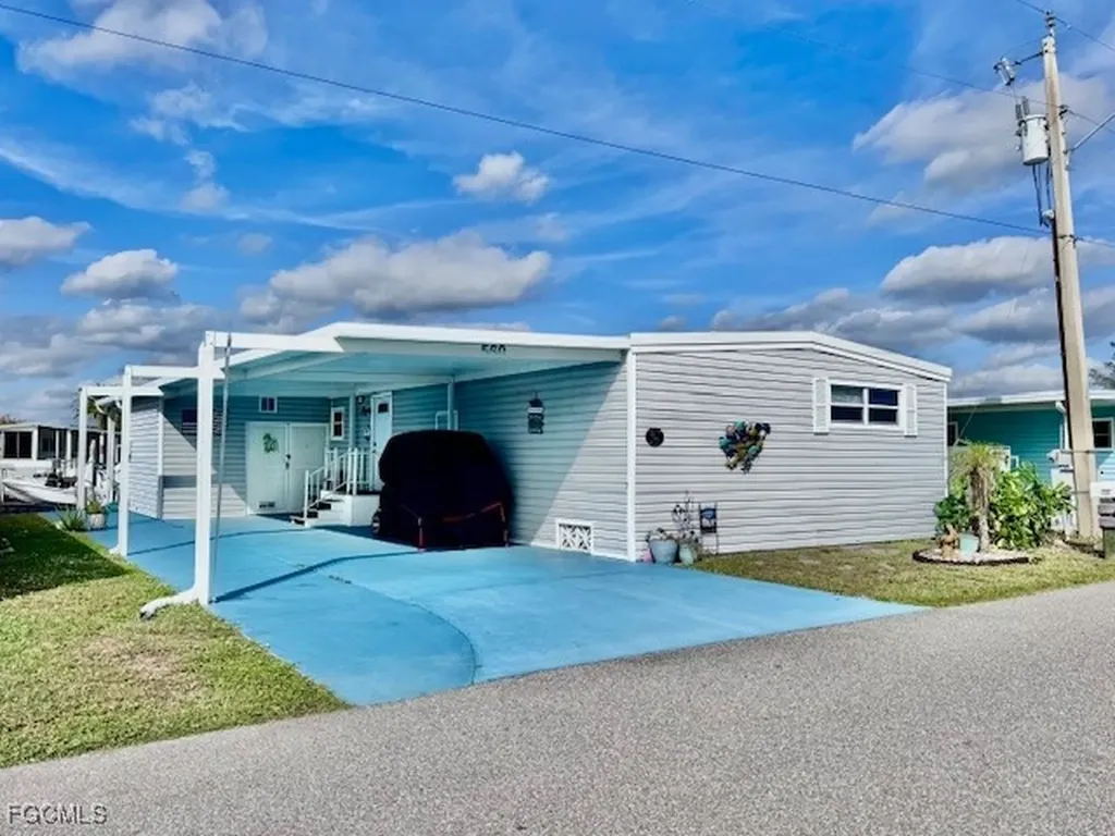 5519 Sir Walter Way North Fort Myers FL 33917