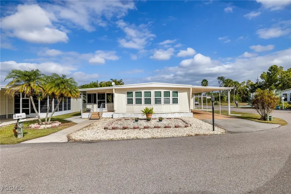 5744 Captain John Smith Loop North Fort Myers FL 33917