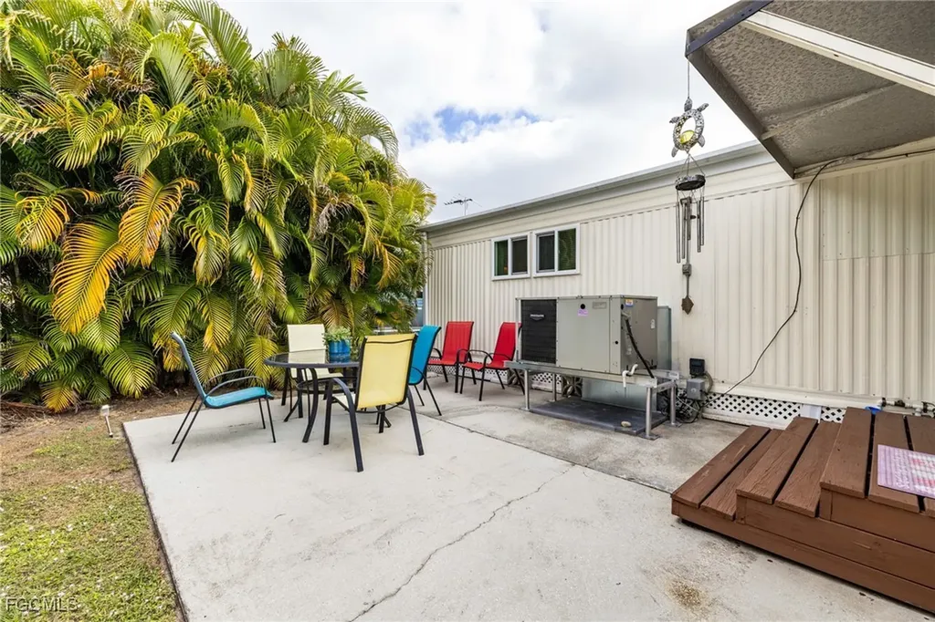 5744 Captain John Smith Loop North Fort Myers FL 33917