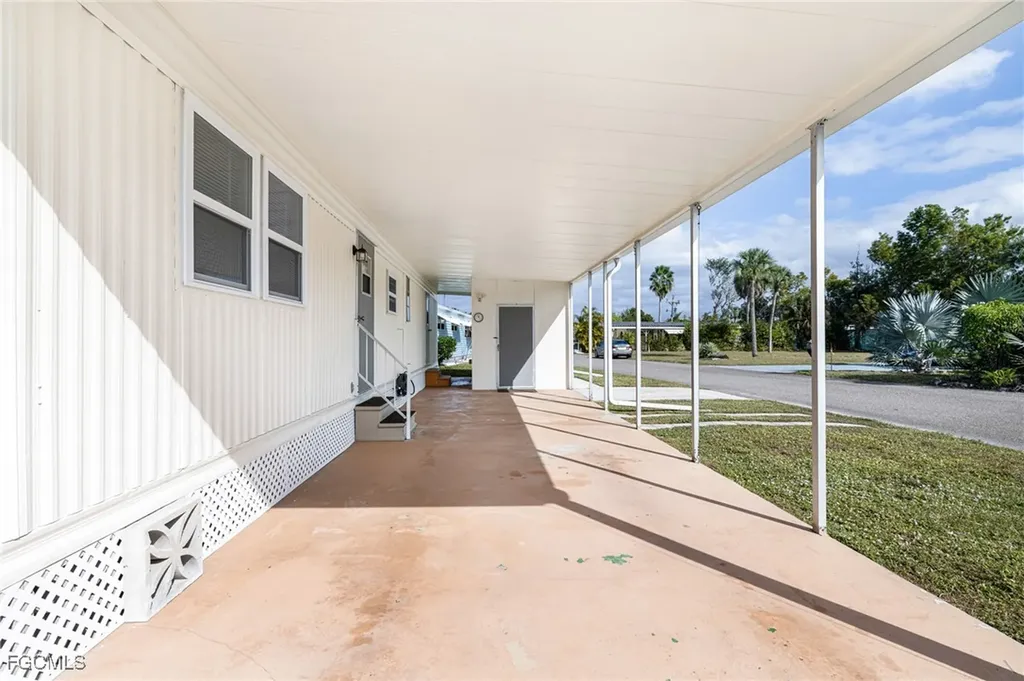 5744 Captain John Smith Loop North Fort Myers FL 33917