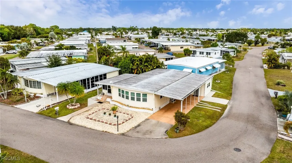 5744 Captain John Smith Loop North Fort Myers FL 33917