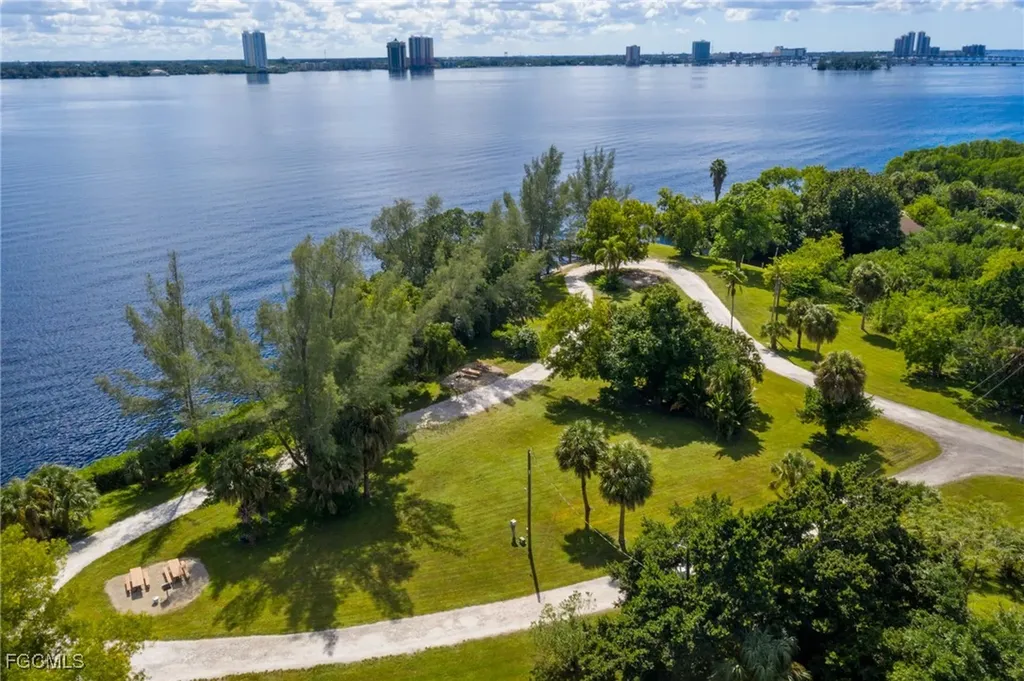 5744 Captain John Smith Loop North Fort Myers FL 33917