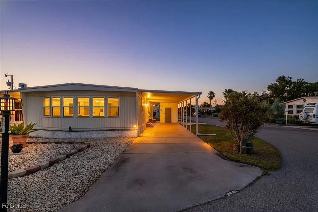 5744 Captain John Smith Loop North Fort Myers FL 33917