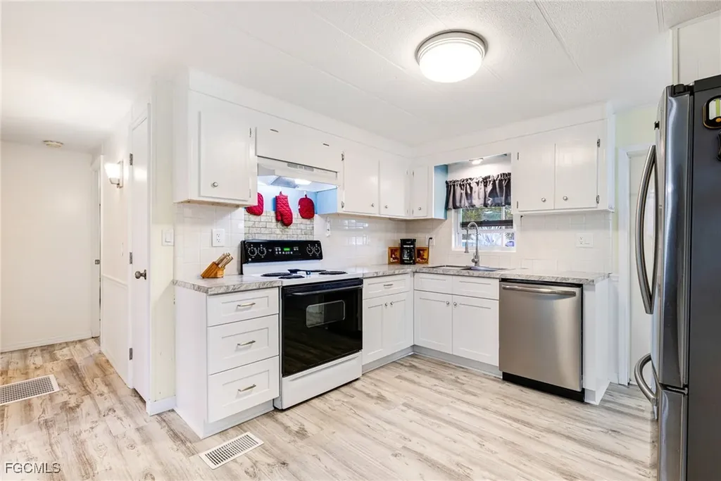 5744 Captain John Smith Loop North Fort Myers FL 33917