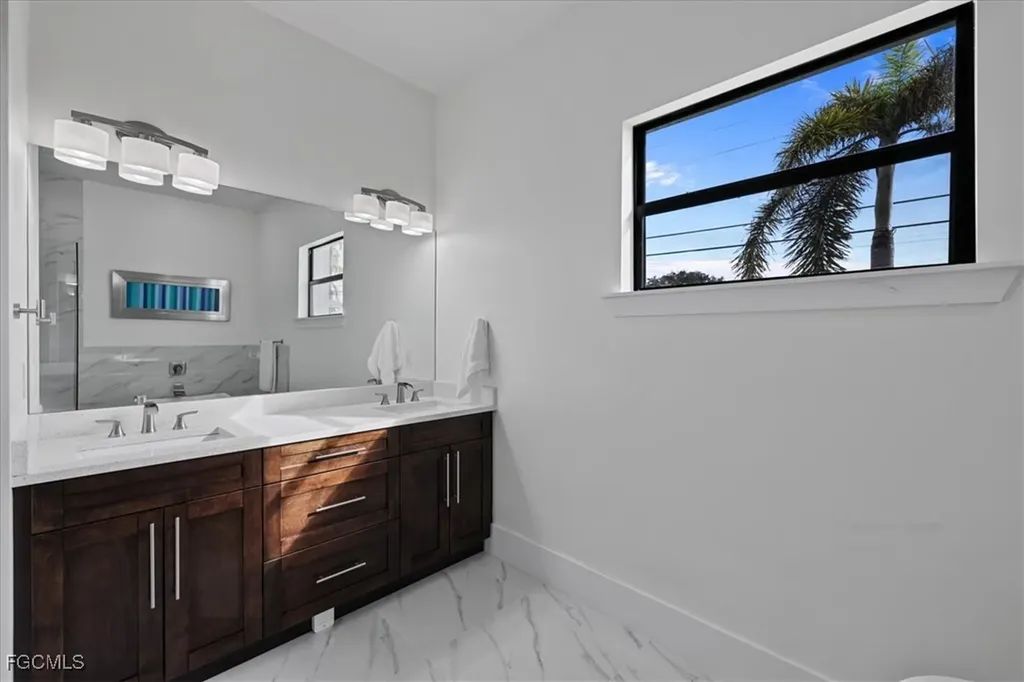 3310 SW 11th Place Cape Coral FL 33914
