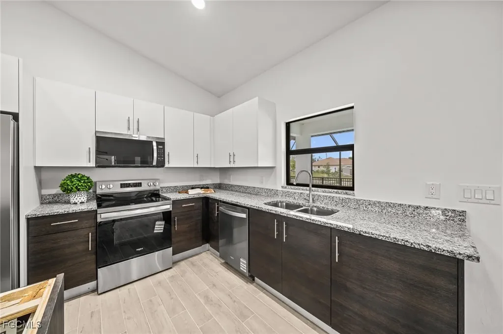 1826 NE 10th Place Cape Coral FL 33909