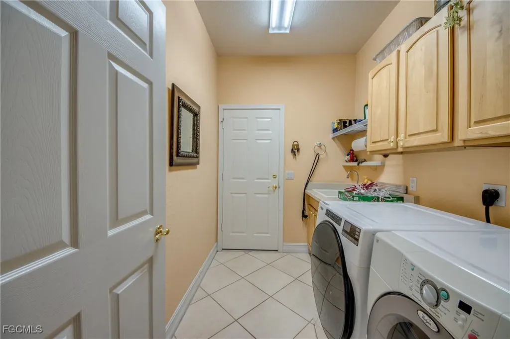 5605 Merlyn Lane Cape Coral FL 33914