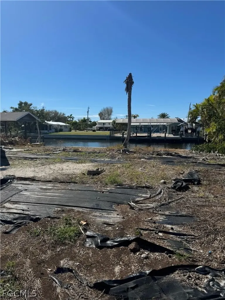 2359 Sycamore Street Pine Island Shores Unit 5 FL 33956