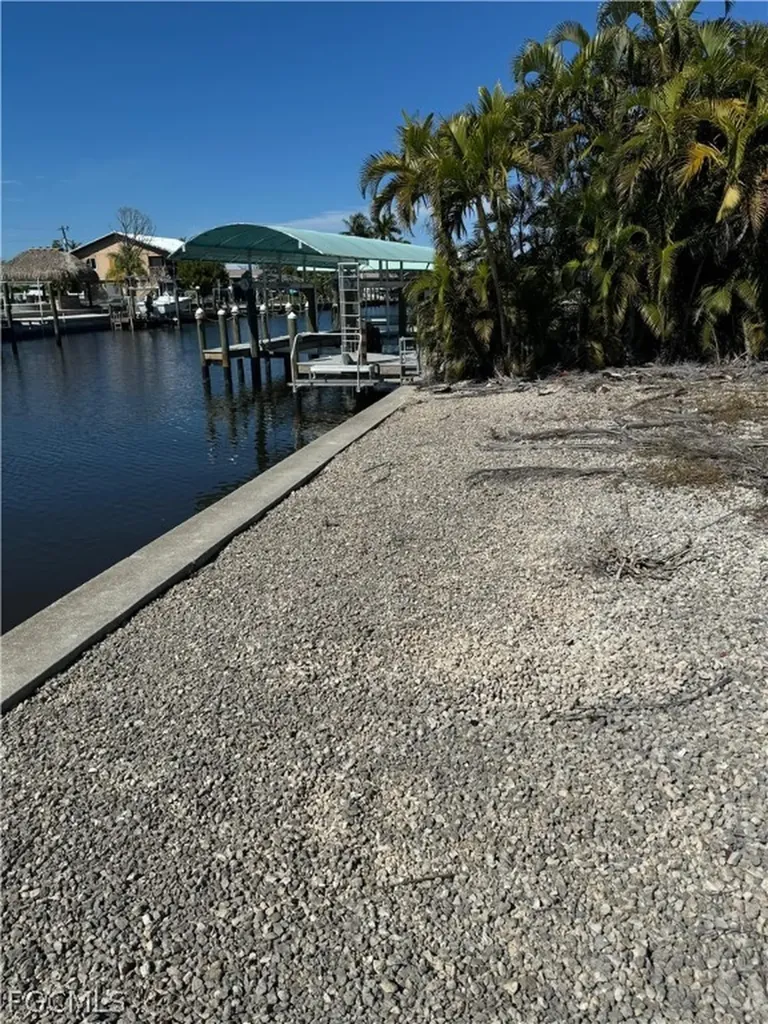 2359 Sycamore Street Pine Island Shores Unit 5 FL 33956