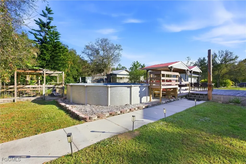 19550 Nalle Road North Fort Myers FL 33917