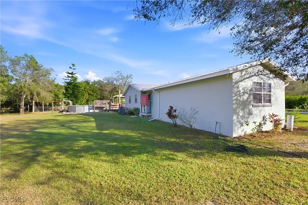 19550 Nalle Road North Fort Myers FL 33917