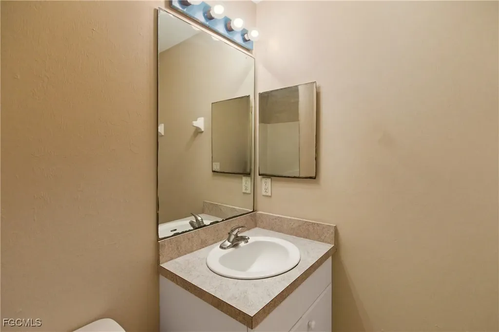 967 Eisenhower Boulevard Lehigh Acres FL 33974