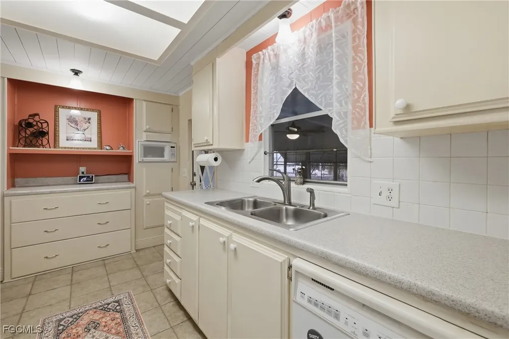 613 Pine Grove Court North Fort Myers FL 33917