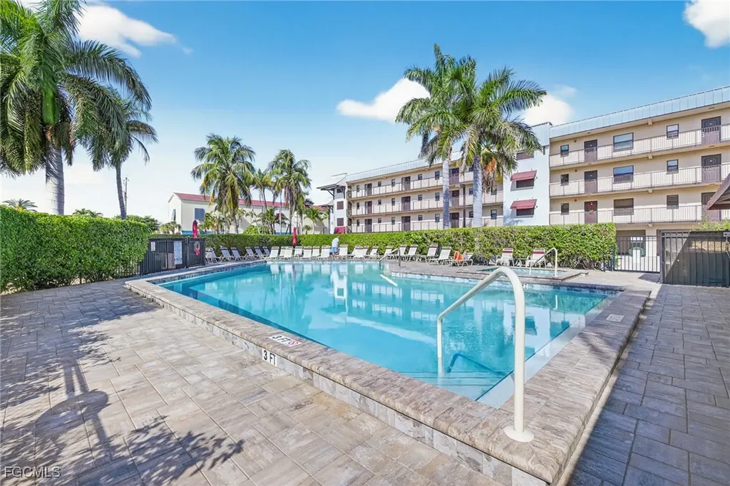 801 River Point Drive Naples FL 34102