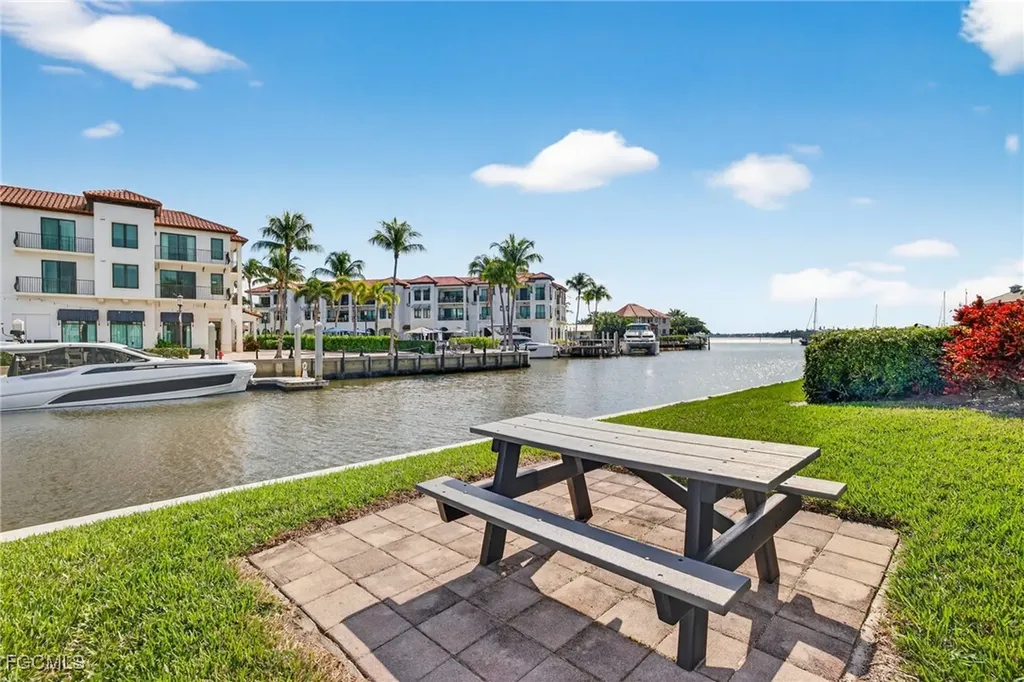 801 River Point Drive Naples FL 34102