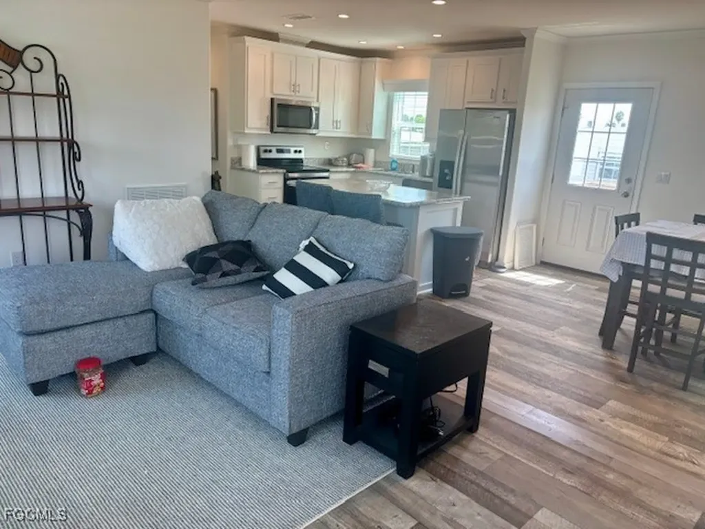 302 Shoreland Drive Fort Myers FL 33905