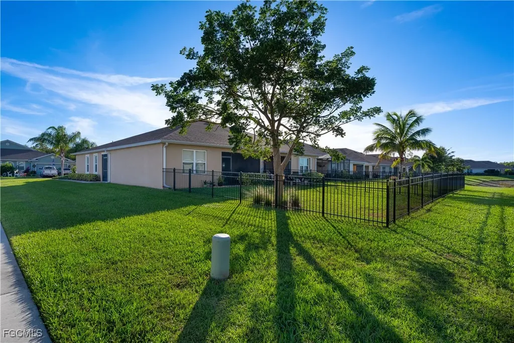 2085 Pigeon Plum Way North Fort Myers FL 33917