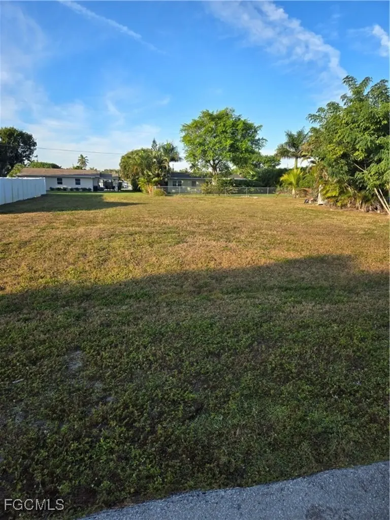 5226 Elm Court Cape Coral FL 33904