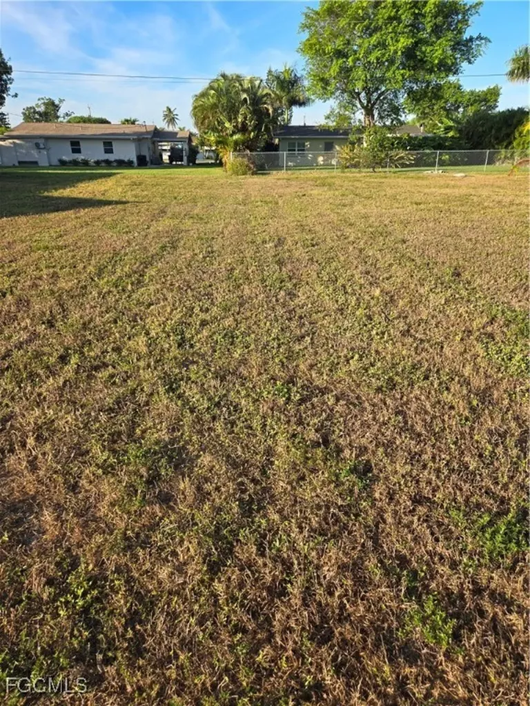 5226 Elm Court Cape Coral FL 33904