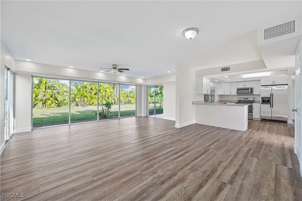 401 SE 10th Lane Cape Coral FL 33990