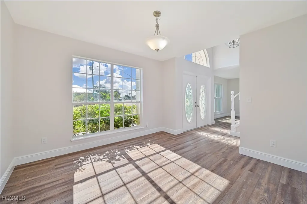 401 SE 10th Lane Cape Coral FL 33990