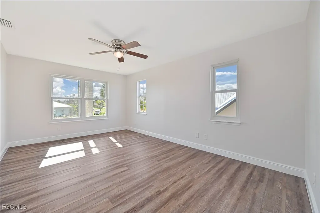 401 SE 10th Lane Cape Coral FL 33990