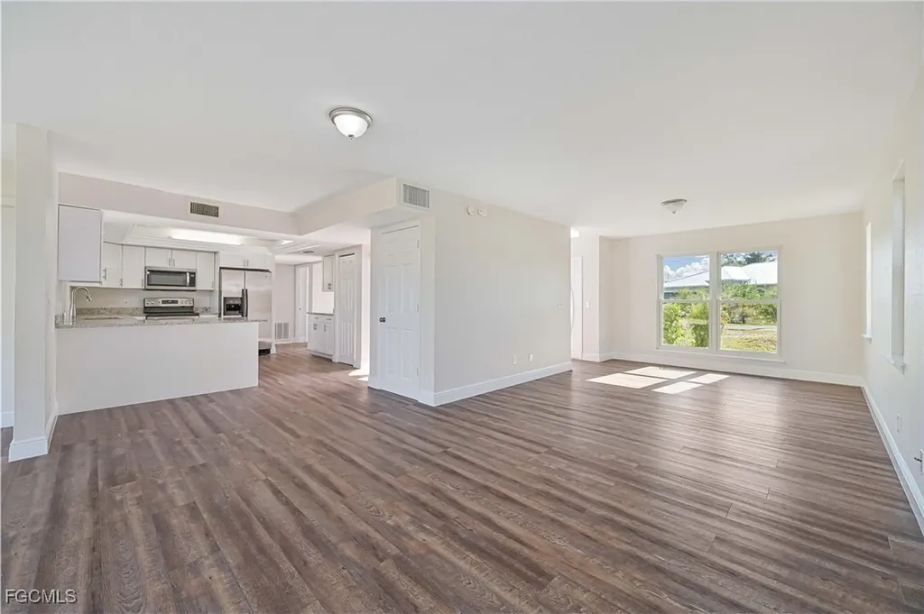 401 SE 10th Lane Cape Coral FL 33990