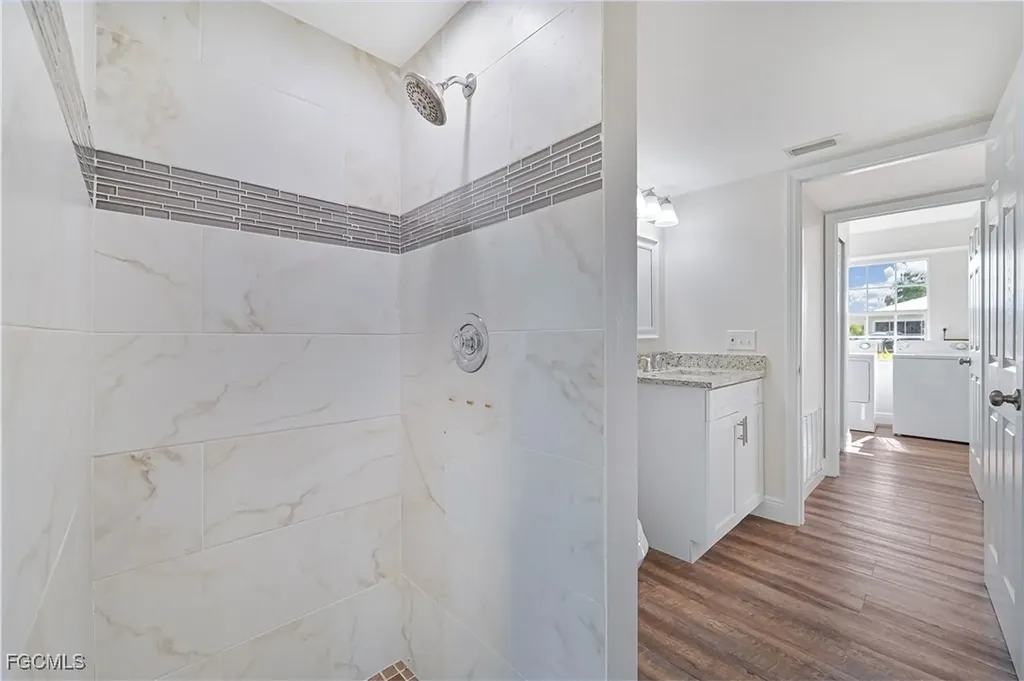 401 SE 10th Lane Cape Coral FL 33990