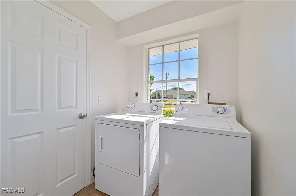 401 SE 10th Lane Cape Coral FL 33990